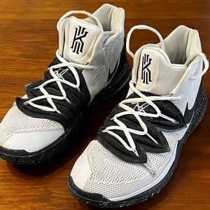 Nike Kyrie 5’s. Oreo. Used